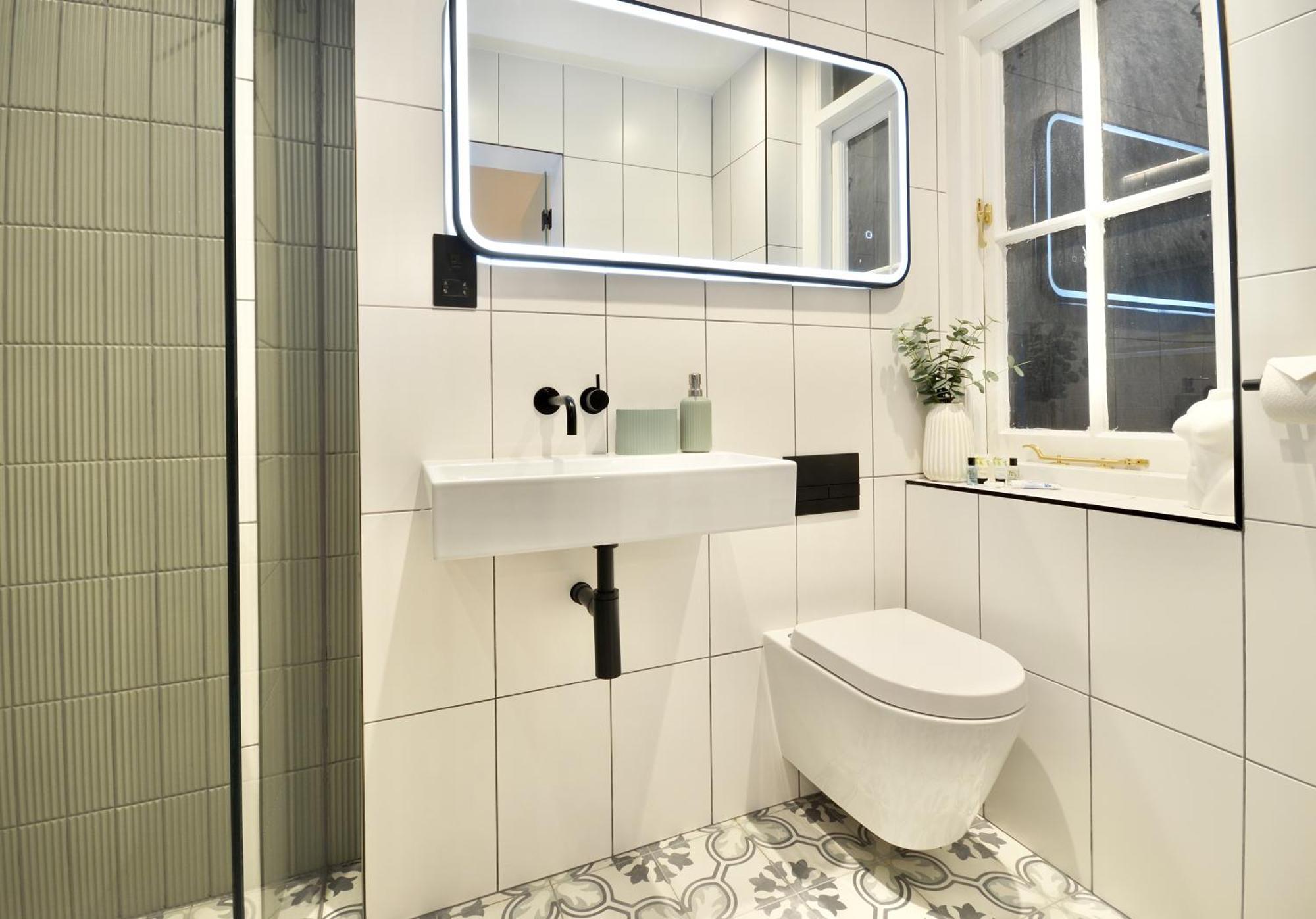 Newly Refurbished W/ River Views London Eksteriør billede